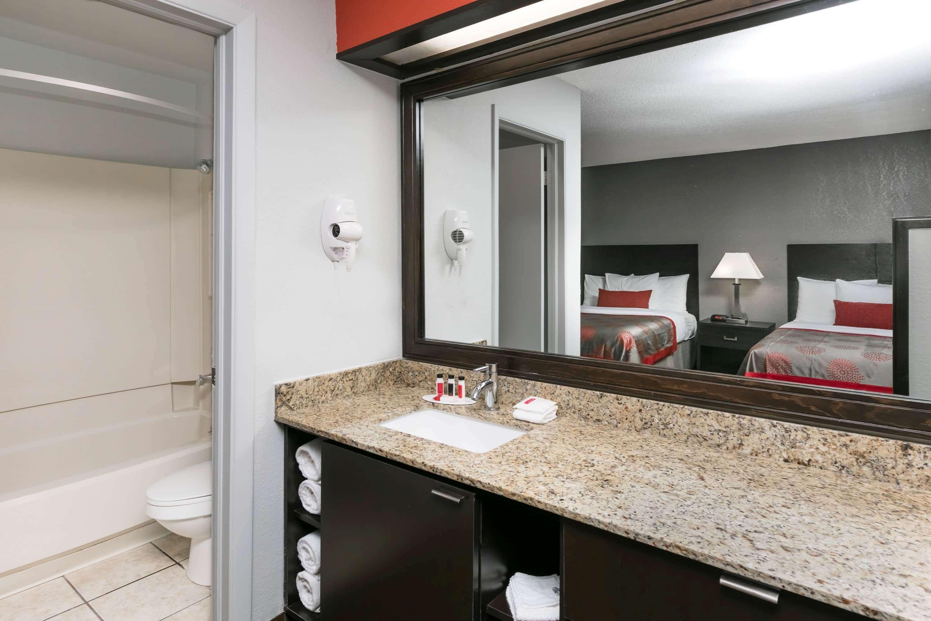 Ramada By Wyndham El Paso Hotel Екстериор снимка