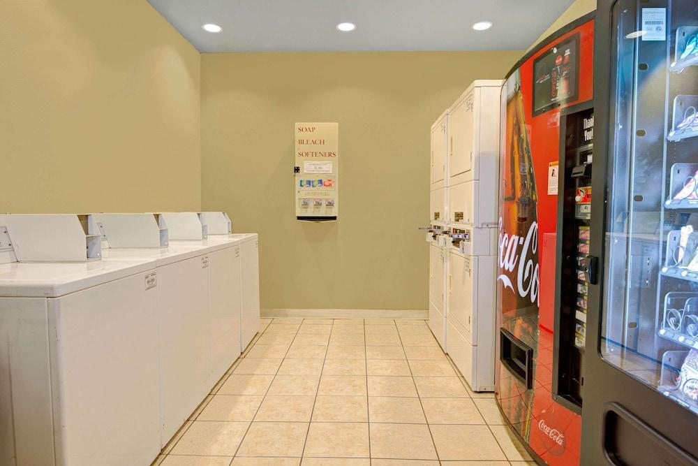 Ramada By Wyndham El Paso Hotel Екстериор снимка
